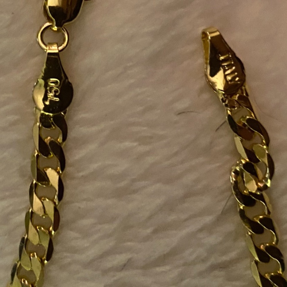 Gold Chain Necklace with Gucci Pendant - Picture 3 of 3